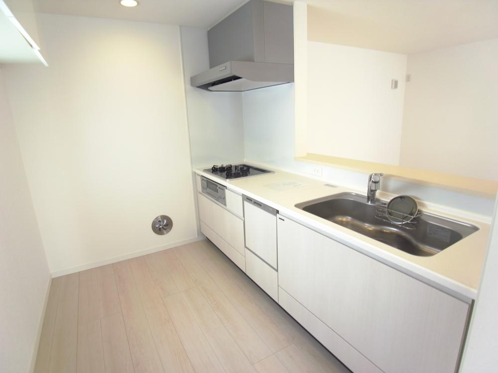 Same specifications photo (kitchen). Seller construction cases _ Kitchen