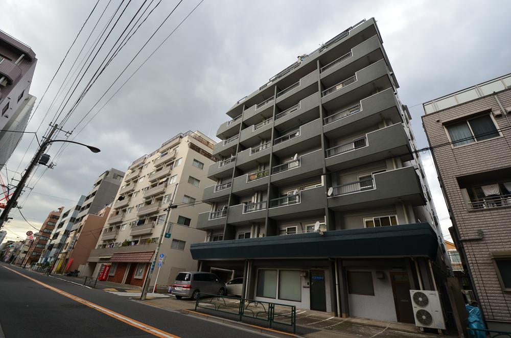 Local appearance photo. Vintage apartment well-maintenance