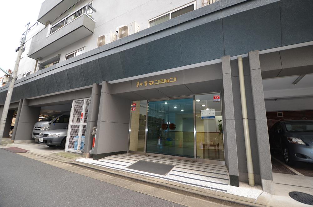 Entrance. Management system is good, clean feeling of the apartment