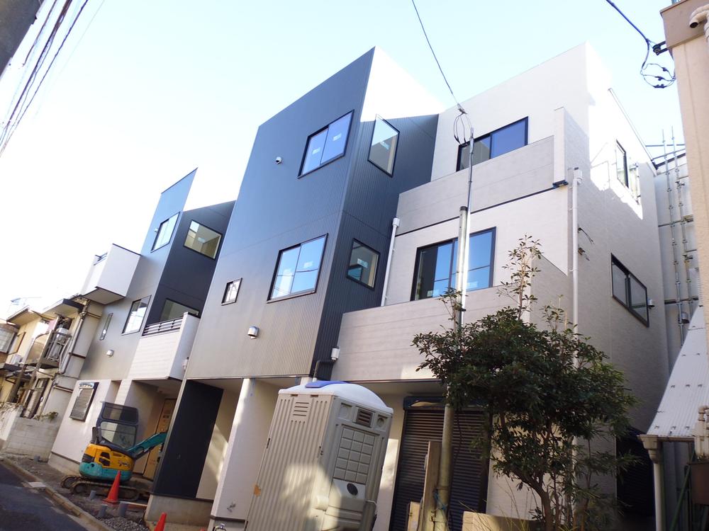 Local appearance photo. Local (12 May 2013) Shooting