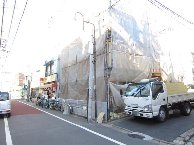 Local photos, including front road. Local (12 May 2013) Shooting