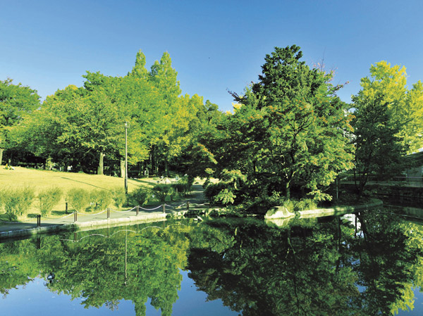 Surrounding environment. Sanshinomorikoen (about 550m / 7-minute walk)