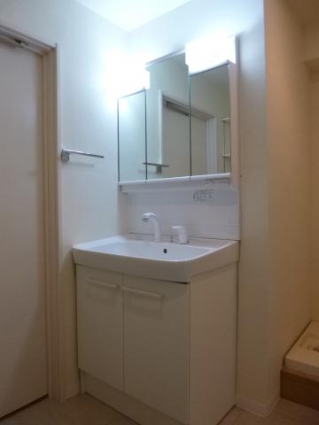 Wash basin, toilet