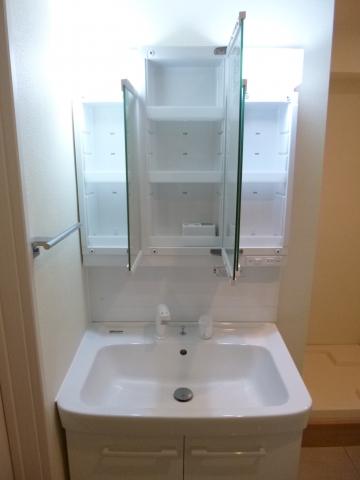 Wash basin, toilet