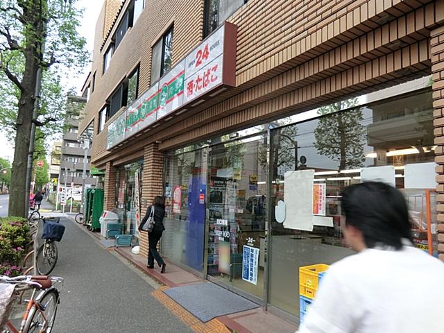 Convenience store. Lawson You can shop in the rich assortment, yet reasonable from 220m food to daily necessities to SHOP100
