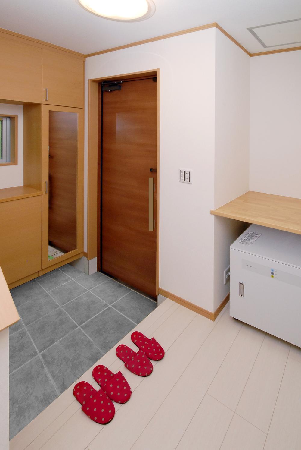 Entrance. B Building (May 2013) Shooting Entrance