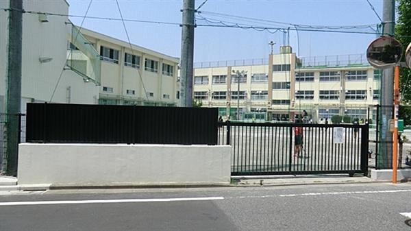 Junior high school. Minaminakano 387m until junior high school