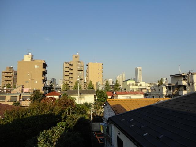 View photos from the dwelling unit. View from the site (October 2013) Shooting