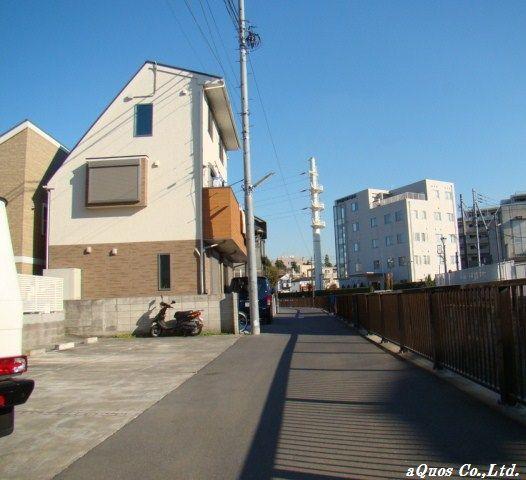 Local photos, including front road. Local (11 May 2013) Shooting