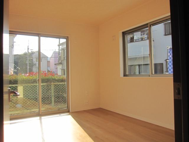 Non-living room. Indoor (12 May 2013) Shooting