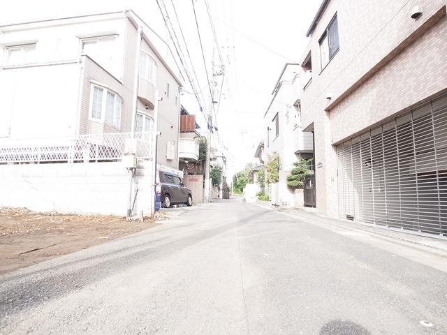 Local photos, including front road. Local (10 May 2013) Shooting