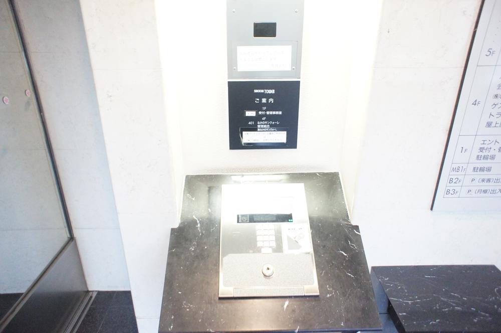 Entrance. Common areas