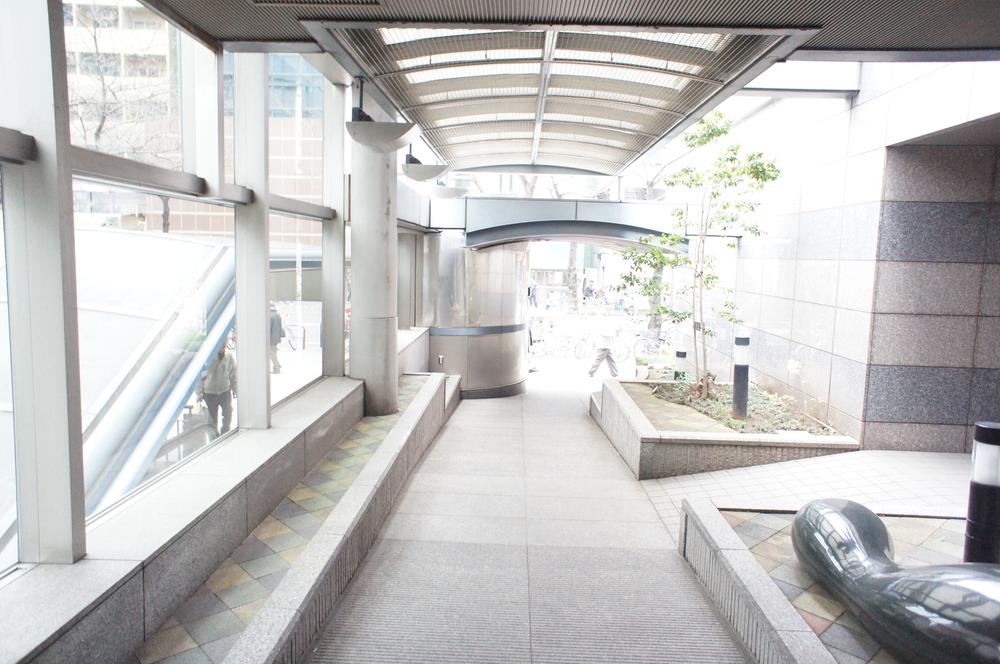 Entrance. Common areas