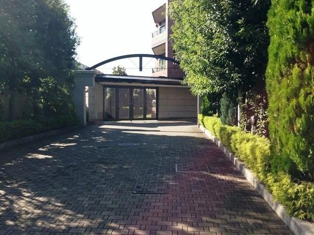 Entrance. Common areas
