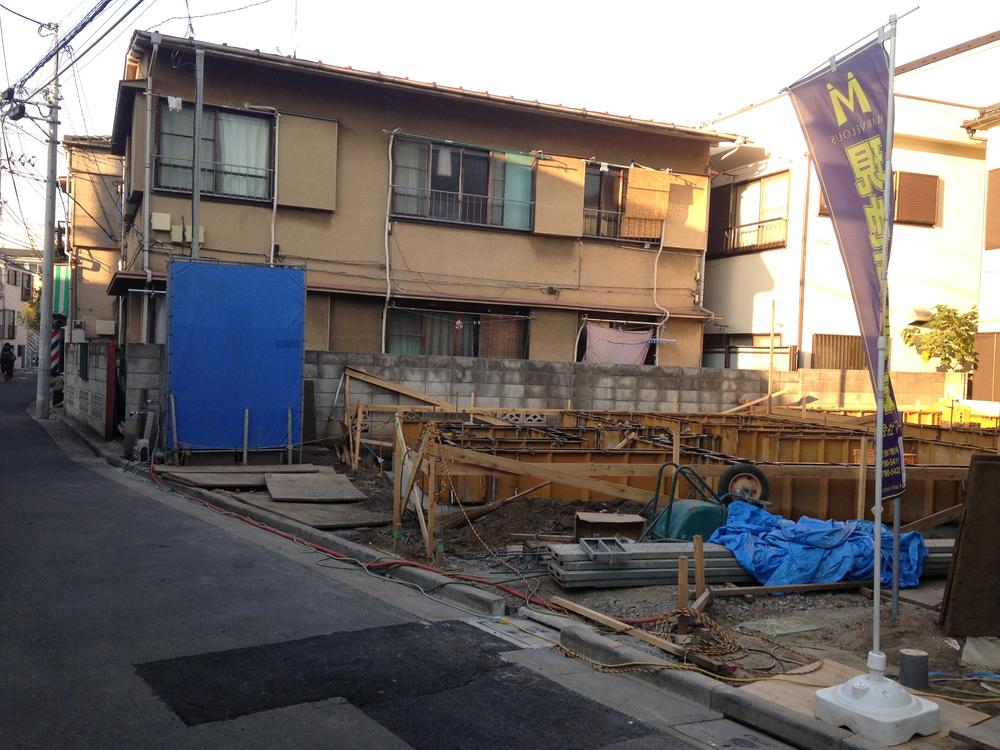 Local photos, including front road. Local (11 May 2013) Shooting