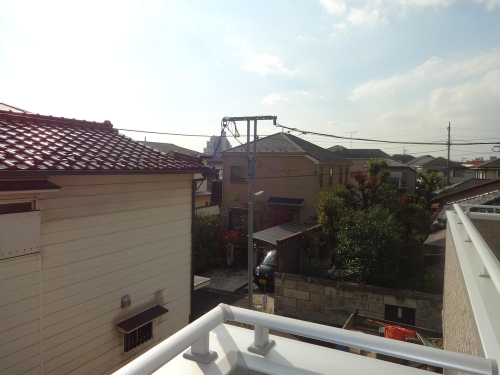 View photos from the dwelling unit. View from the site (November 2013) Shooting