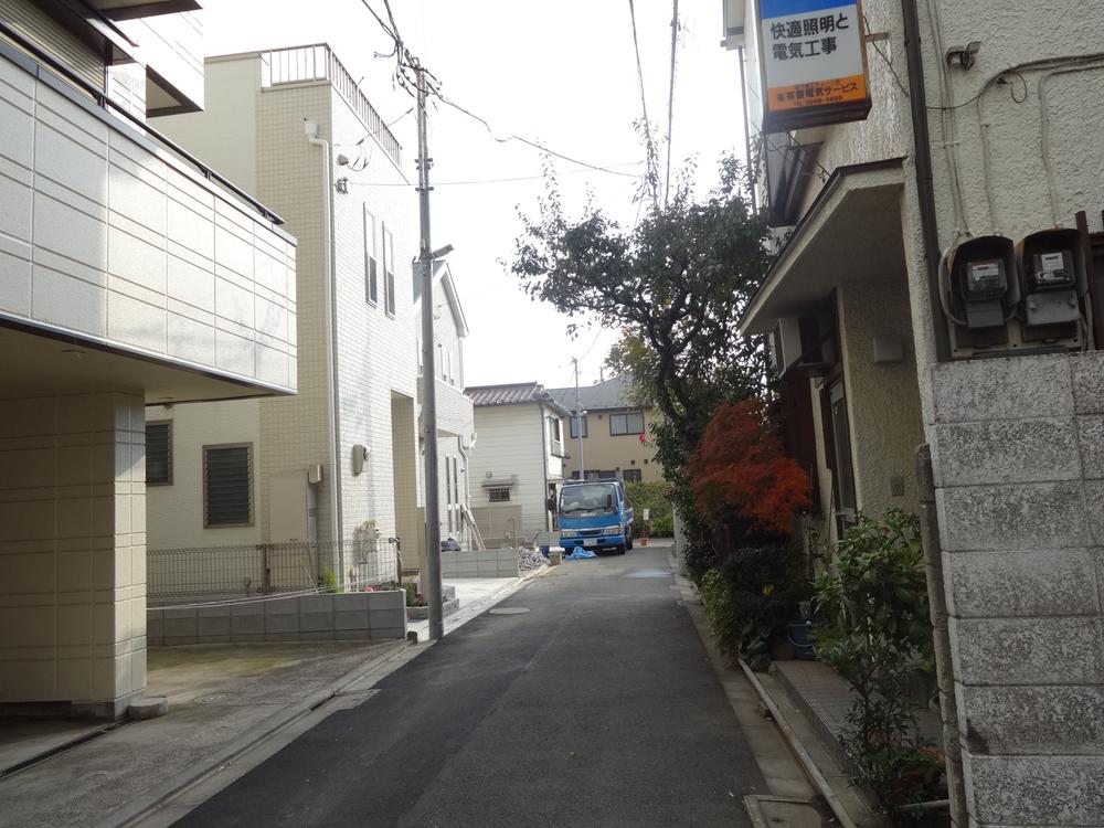 Local photos, including front road. Local (11 May 2013) Shooting