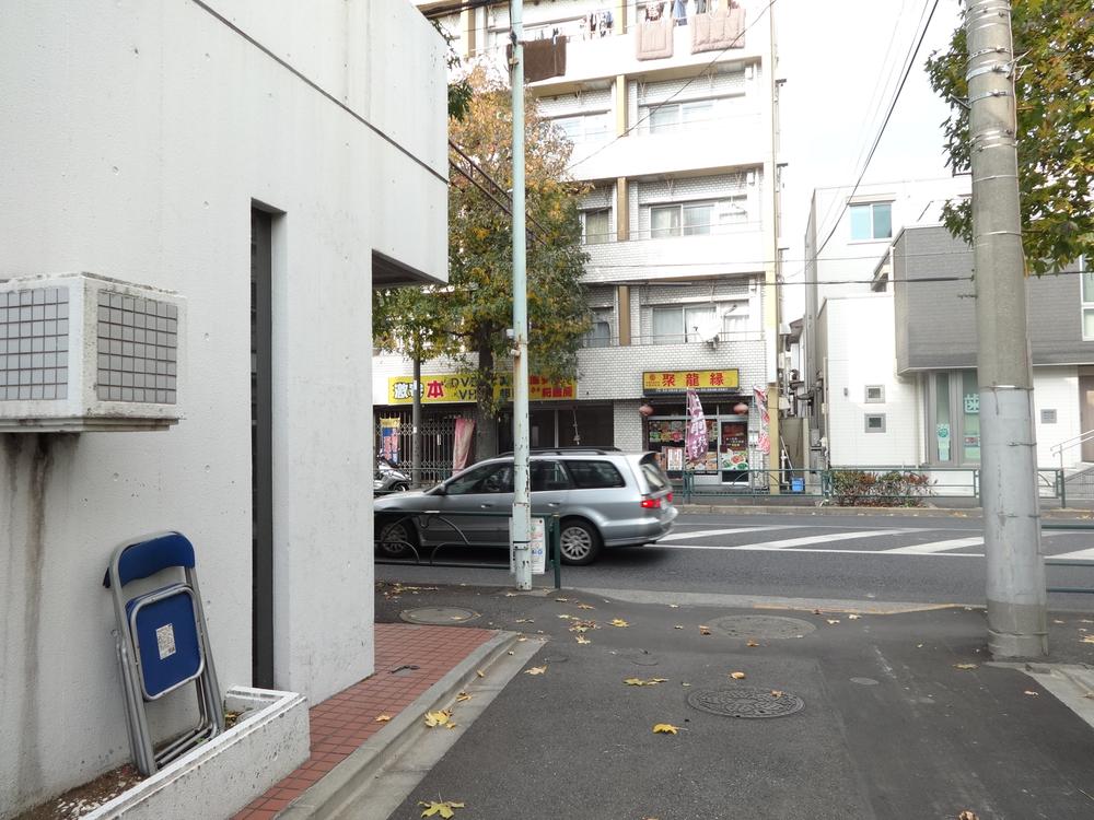 Local photos, including front road. Local (11 May 2013) Shooting