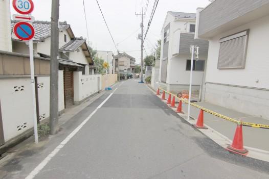 Local photos, including front road. South 5,45m public road