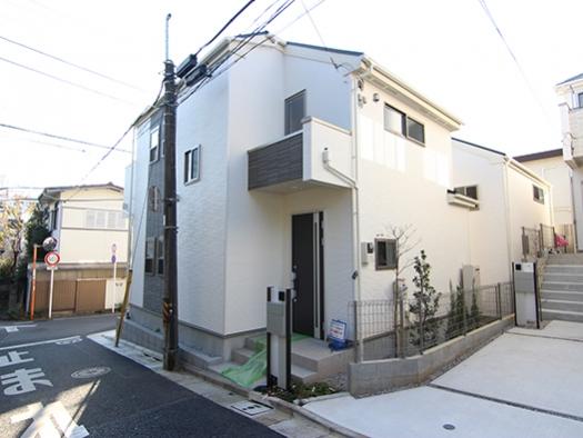 Local appearance photo. Local (12 May 2012) shooting