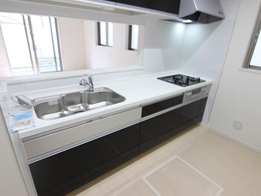 Kitchen. Indoor (12 May 2012) shooting