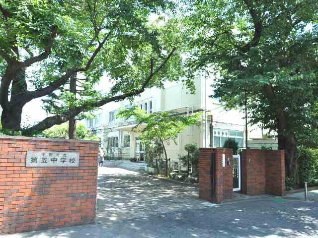 Junior high school. 479m until the fifth junior high school