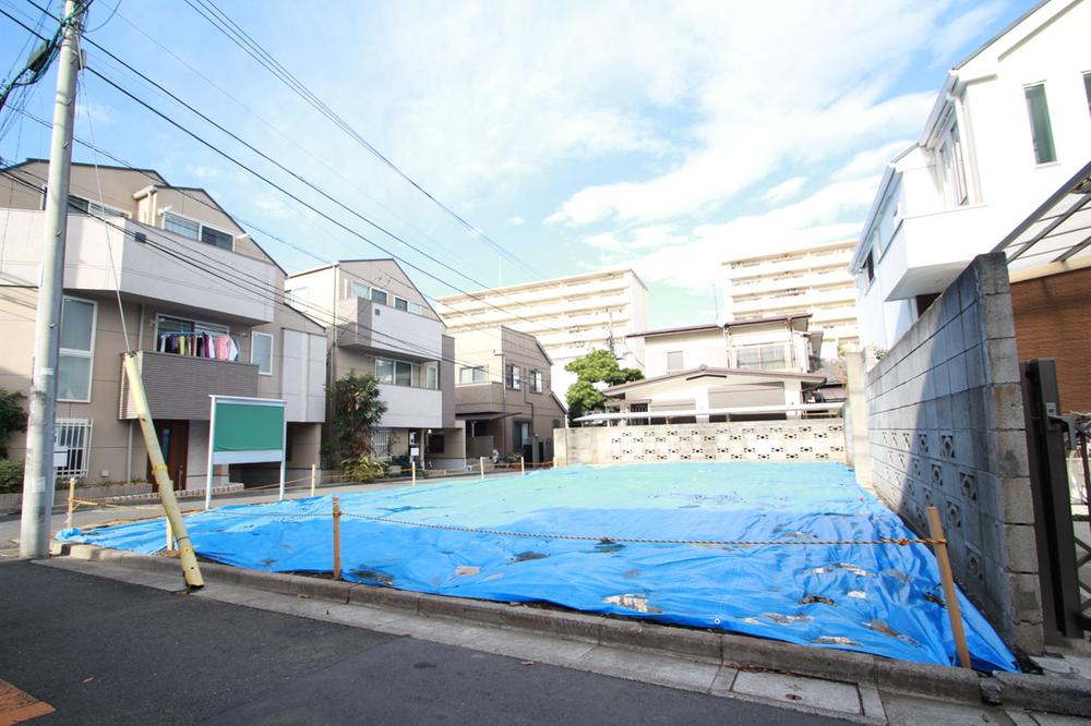 Local land photo. It is shaping place in a two-compartment both. Shinjuku Line west is "Saginomiya" station good location of 12 minutes' walk. 