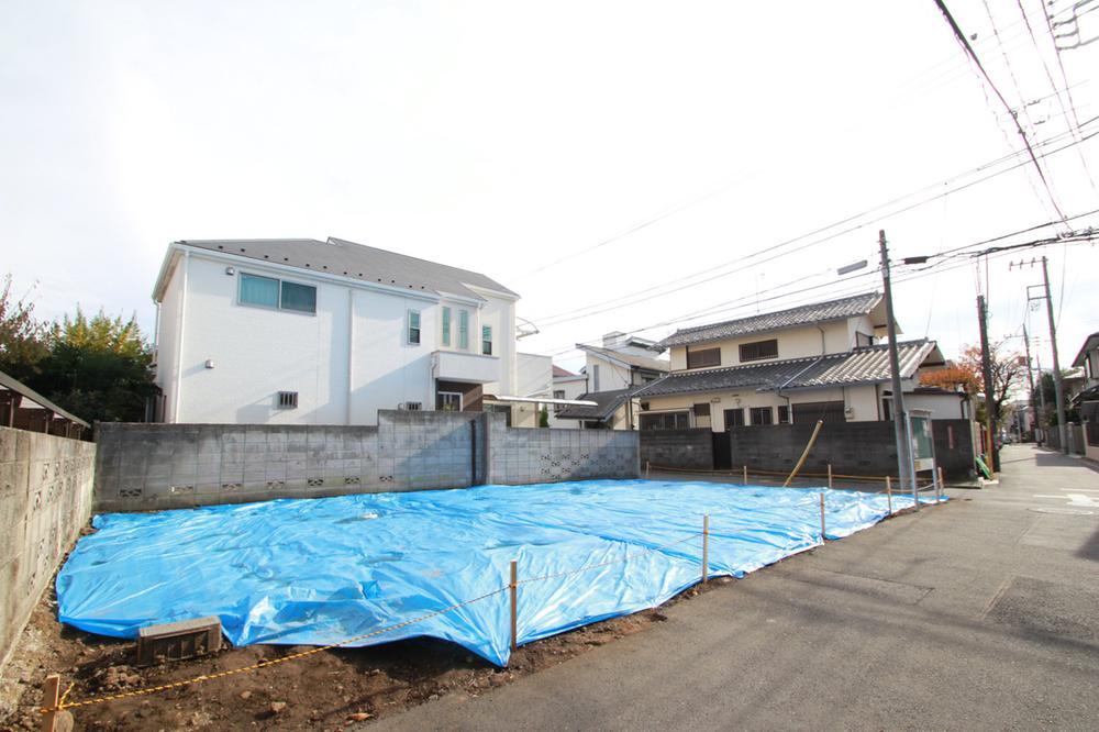 Local land photo. The surroundings are lush quiet residential area. 
