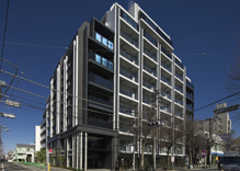 Immediately to the out JR Chuo Line "Nakano" station north exit, East-West communication passage (EV ・ escalator ・ Use the stairs). Nakano ward office, Street in front of the tax office, Walk the boardwalk in the "Four Seasons of the forest park" between the Central Park East and the South is <City House Nakano Residence> you will see. As it is Tokyo Metropolitan Police Hospital on the left hand, Is the arrival of the road on the right hand side of Nakano police station in straight.