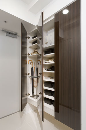 Receipt.  [Thor type footwear purse] The entrance, Has established a footwear input of tall type there is a height of up to ceiling near. A number of footwear, of course, Until the boots and umbrella, You can clean storage. Also, It has established a convenient accessory tray in the glove compartment, such as a seal.  ※ Some dwelling unit is, It has established a distribution board or the like to the top. (Except Ba-1, Bat-1, Bb-1, Bbg-1, Bbr-1, E-1, Er-1, F-1, Ga-1, Gb-1, Lr-1, Pr type)