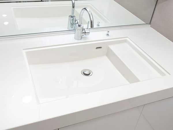 Bathing-wash room.  [Artificial marble basin bowl] Counter and bowl in the integrally molded with no easy seam of care, Beautiful luster artificial marble. A bowl of linear square form, It will produce the urban basin space.