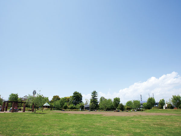 Surrounding environment. Heiwanomorikoen (about 740m ・ A 10-minute walk ・ Bicycle about 4 minutes)
