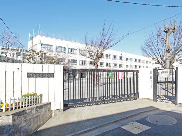 Surrounding environment. Municipal peace of Forest Elementary School (about 460m ・ 6-minute walk)