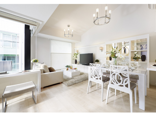 Other. Building in the model room (Ue type) ※ March 2013 Shooting from living side. Characteristic maisonette