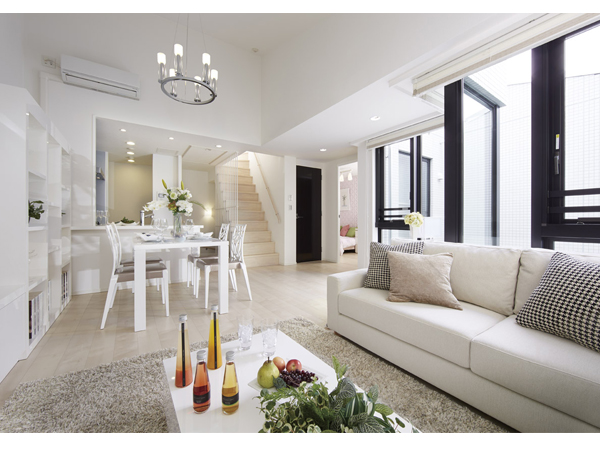 Other. Building in the model room (Ue type) ※ March 2013 Shooting from the kitchen side. Daylighting ・ Floor full of excellent sense of openness to the ventilation