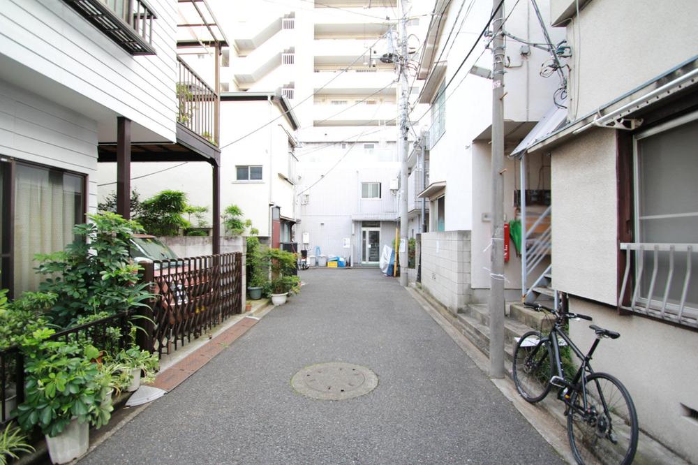 Local photos, including front road. It is shaping land. And out of your car is Ease. 