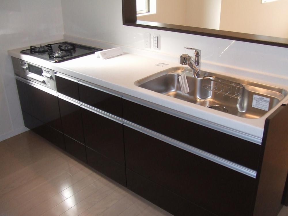 Same specifications photo (kitchen). Seller construction cases _ Kitchen