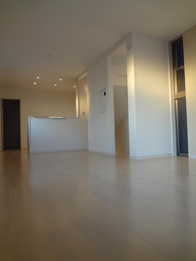 Same specifications photos (living). Seller construction cases _ living