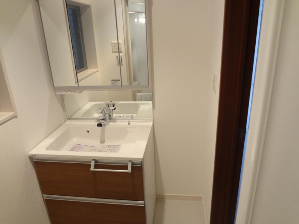 Same specifications photos (Other introspection). _ Vanity seller construction cases