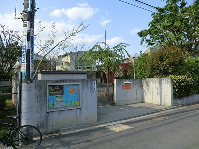 kindergarten ・ Nursery. Horse chestnut to nursery school 906m