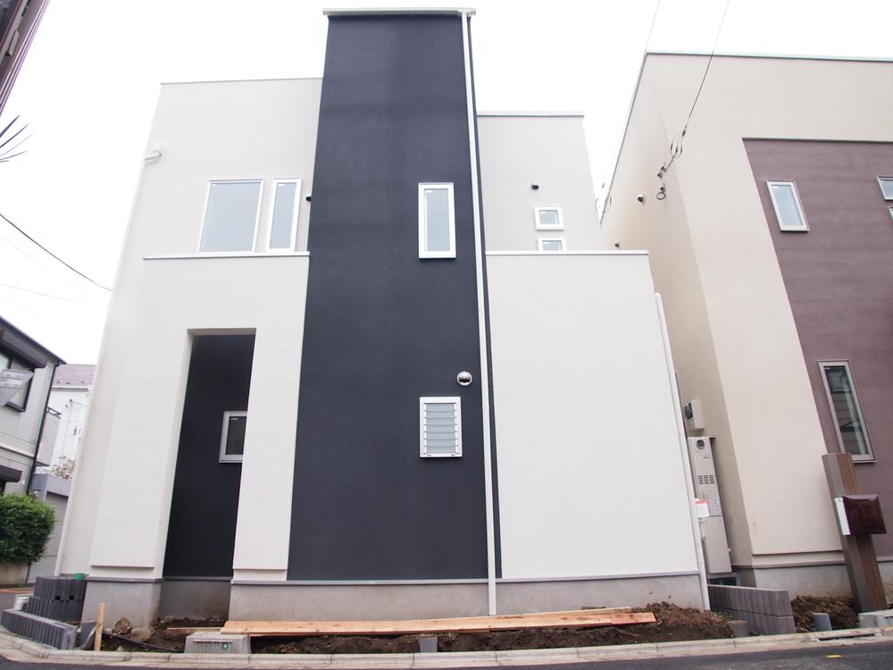 Local appearance photo. Local (10 May 2013) Shooting