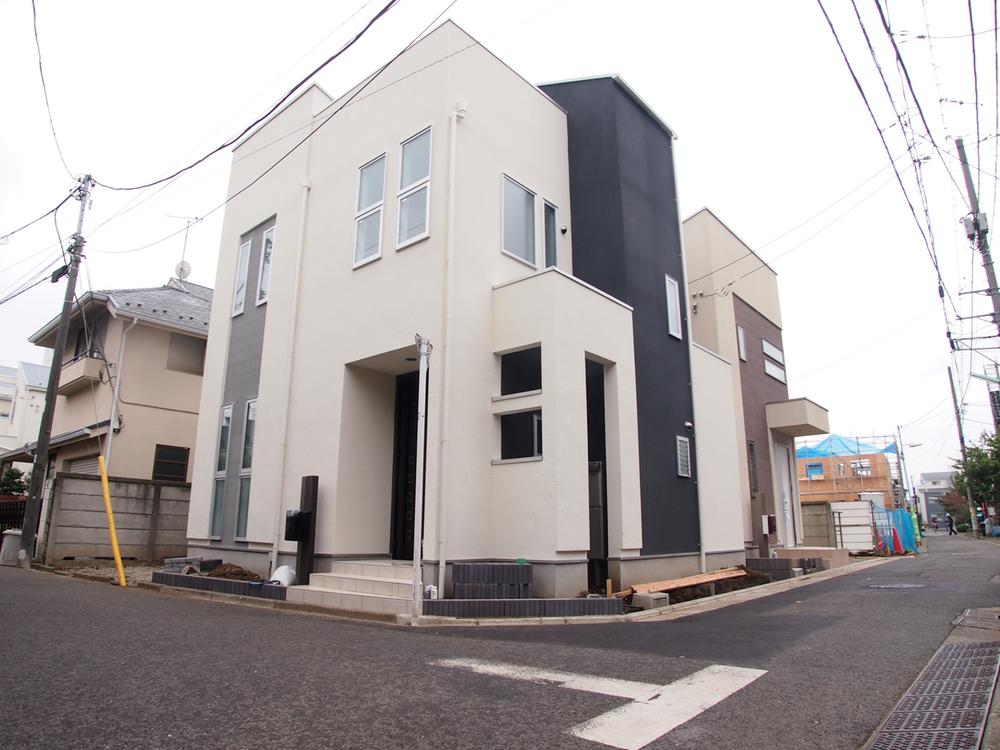 Local photos, including front road. Local (10 May 2013) Shooting