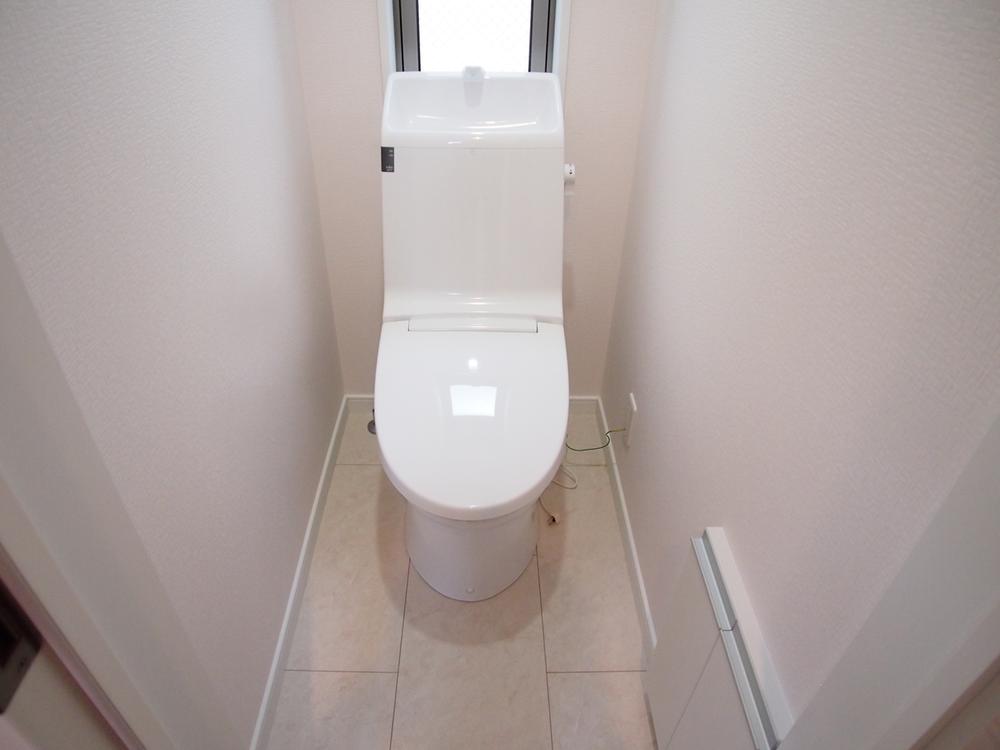 Toilet. Indoor (10 May 2013) Shooting