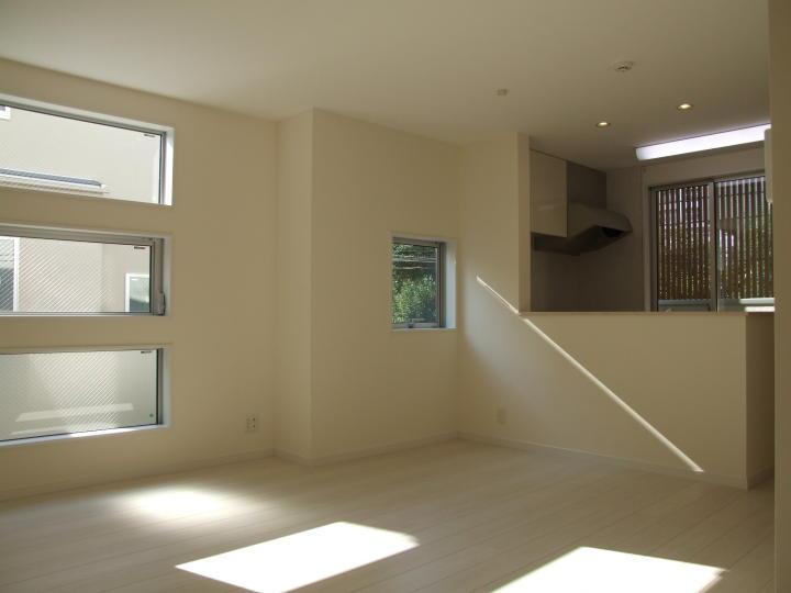 Same specifications photos (living). Seller construction cases _ living