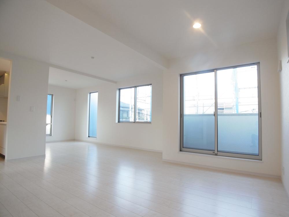 Same specifications photos (living)