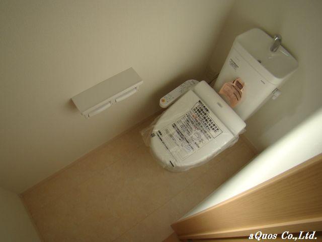 Toilet. Indoor (10 May 2013) Shooting