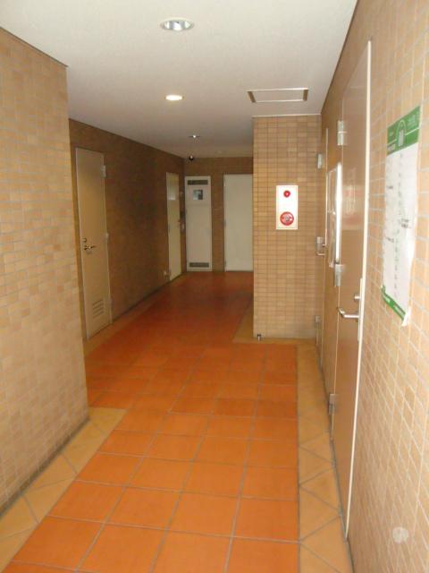 Other common areas. Inner hallway