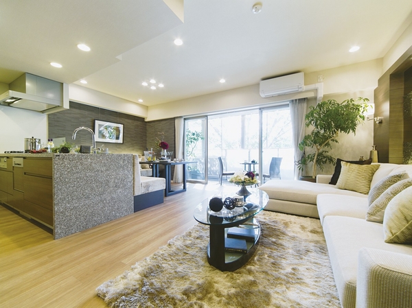 living ・ Overlooking the balcony from dining