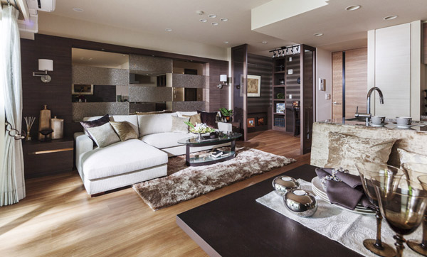 Living.  [living ・ dining] It was adopted with carefully selected materials of the beautiful wood in flooring and joinery. Natural texture feel the warmth, It brings out the entire space ornate.