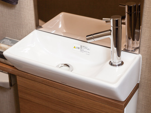 Toilet.  [Toilet hand washing counter] It adopted a counter integrated hand washing bowl, We worked to effective use of space. The bottom has become the cabinet, such as toilet roll can hold.